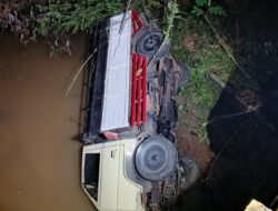 Truk Engkel Masuk Jurang di Karangtengah Wonosari