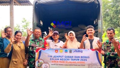 Babinsa Nglipar Dampingi Bulog Gunungkidul Serap 4,3 Ton Gabah Petani