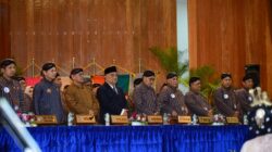 Kompak Berbusana Gagrak Mataraman, Civitas Akademika UNY Ikuti Upacara Dies Natalis ke-61