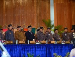 Kompak Berbusana Gagrak Mataraman, Civitas Akademika UNY Ikuti Upacara Dies Natalis ke-61