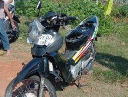 Nahas! Motor Terseret Masuk Kolong Bus Rosalia Indah di Patuk