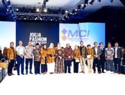 Jogja Fashion Week 2025 Resmi Dibuka, Lebih dari 1.000 Karya Fesyen Lokal Tampil Memukau