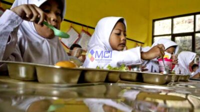 Bukan Sekadar Bagi-Bagi Makanan, Inilah Makna Strategis Program MBG