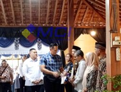 AHY dan Wamen ATR/BPN Dorong Percepatan Sertipikasi Tanah Nasional, Serahkan Sertipikat di Gunungkidul
