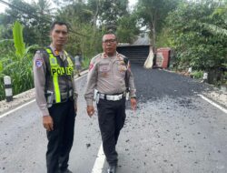 Truk Bermuatan Aspal Terguling di Tanjakan Patuk–Dlingo, Sopir Asal Bantul Alami Luka Ringan