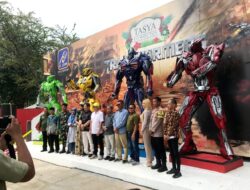 Dari Tukang Potong Rambut Jadi Seniman Transformers: Kisah Ismail Ubah Limbah Plastik Jadi Karya Mendunia