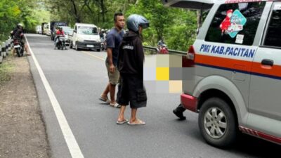 Pemotor Terkapar Usai Tabrak Truk Dump Mogok di Jalur Wonosari–Jogja