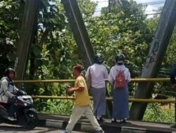 Geger Paliyan! Remaja Putri Nekat Lakukan Aksi Membahayakan Diri di Jembatan Grogol, Warga Langsung Bertindak