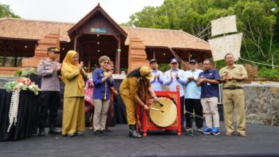 Taman Kuliner Pantai Sepanjang Diresmikan, Bupati Dorong Keramahan Jadi Kekuatan Pariwisata