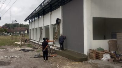 Progres KDKMP Wiladeg Masuki Tahap Krusial, Lisplang dan Rangka Kanopi Mulai Dipasang