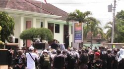 Ratusan Massa Kepung PN Wonosari, Tuntut Hukuman Lebih Berat Pelaku Kekerasan Seksual Balita