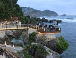 Menikmati Keindahan Laut Selatan dari Atas Tebing, On The Rock Gunungkidul Jadi Destinasi Favorit Wisatawan