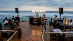 On The Rock Pantai Drini Jadi Magnet Wisata Baru, Pengunjung Membludak dan UMKM Makin Bergairah
