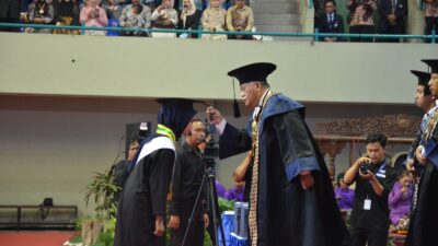UNY Kukuhkan 1.574 Lulusan Baru, Siapkan Generasi Unggul Hadapi Persaingan Global