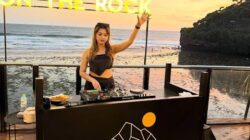 Buru Sunset dan Foto Estetik di Atas Tebing! On The Rock Drini Jadi Spot Baru Favorit Wisatawan