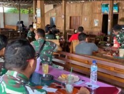 Anggota Kodim 0730/Gunungkidul Nobar Piala Dunia 2026 Bersama Warga, Pererat Silaturahmi di Angkringan Pak Zam