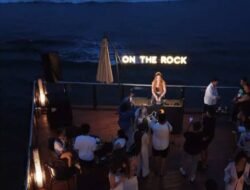 On The Rock Drini, Sensasi Menikmati Alunan DJ di Atas Karang dengan Panorama Laut Selatan Gunungkidul