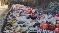 Sampah Menggunung di Pantai Sadranan, Transparansi Iuran Pokdarwis Dipertanyakan