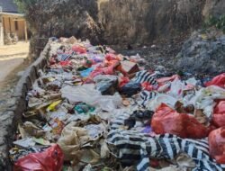 Sampah Menggunung di Pantai Sadranan, Transparansi Iuran Pokdarwis Dipertanyakan